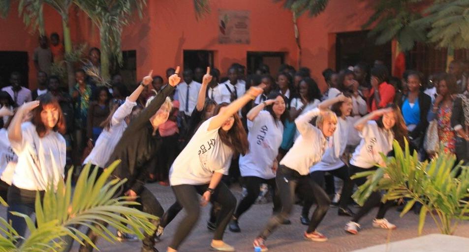 Sookmyung members embroidering the Night of Korean Culture in Senegal, Africa