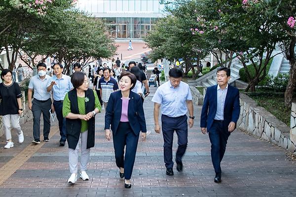 장윤금 총장, 용산구청장과 함께 청파제 둘째날도 캠퍼스 안전 점검