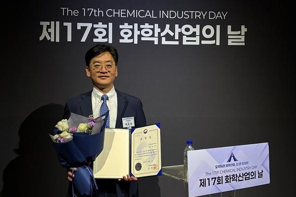 백준현 교수, 이산화탄소 전환 촉매 연구 공로로 산업통상부 장관 표창